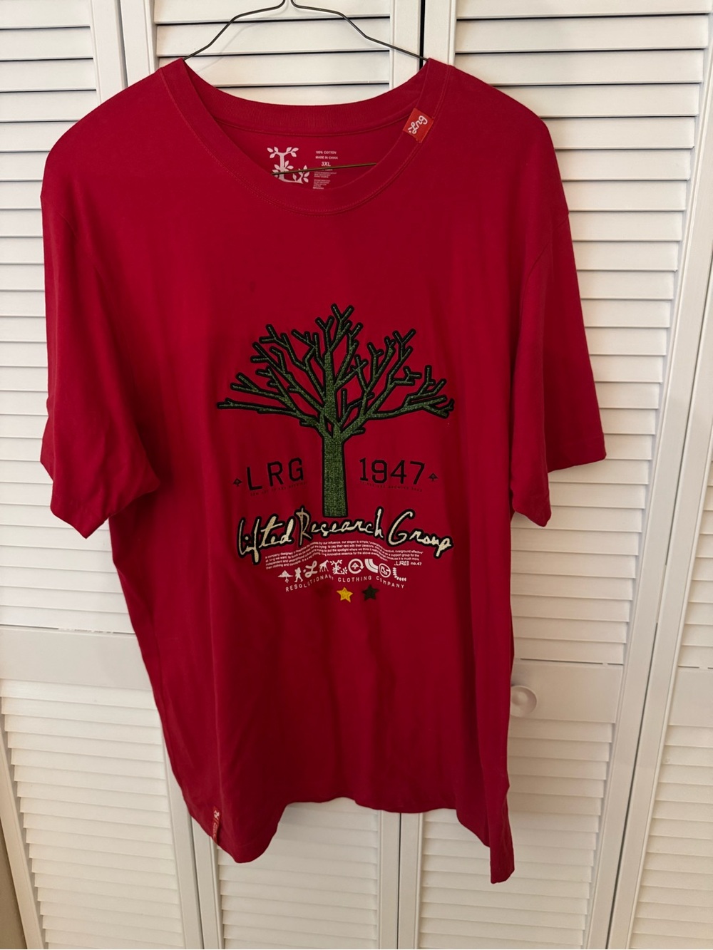 Lrg Red Crewneck with White Tree Print